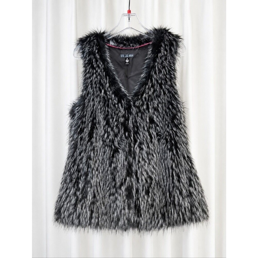 AQUA Bloomingdale's Gray Black Silver Fox Faux Fur Hidden Hook Closure Glam Vest